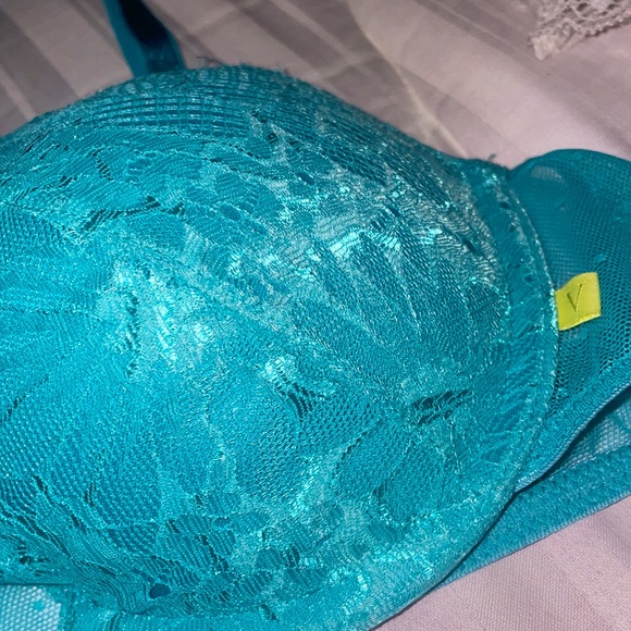 Victoria’s Secret 🩷 Front clip push up bra - Picture 2 of 5